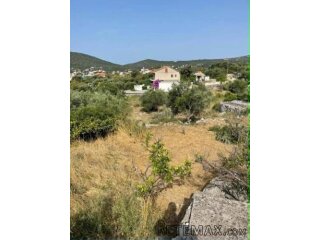 Građevinsko zemljište u Vinišću, 915 m2, 300m od mora