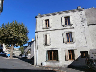 Beautifully Renovated 5 Bedroom Village..