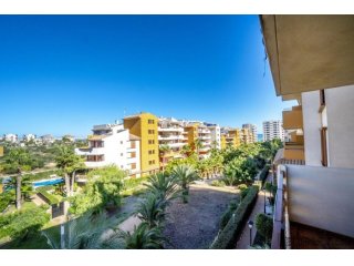 Punta Prima es una urbanización junto al mar, donde se..