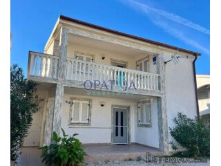 Vir, kuća s 2 apartmana 500m od mora