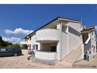 PRILIKA - DVA STANA + KATEGORIZIRANI STUDIO APARTMAN!