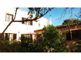 Romantic rural property with guest..