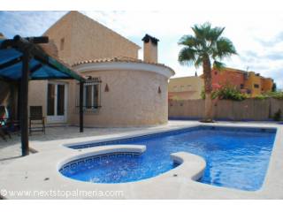 Independent 5 bedroom house with pool -..