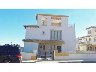 3 BED 2 BATH HOME WITH SOLARIUM