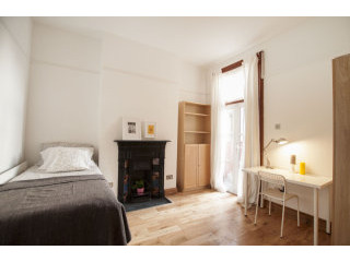 Single with double bed near Willesden..