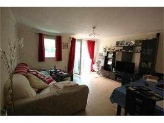 3 bedroom Apartment For Sale: South..