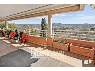 Stunning 229 m2 Penthouse 15mn away..