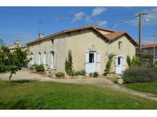 Beautifully renovated home set in..