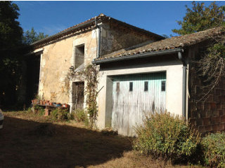 Farmhouse to renovate near Villebois:..
