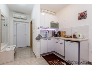 OTOK KRK,MALINSKA apartman sa vrtom