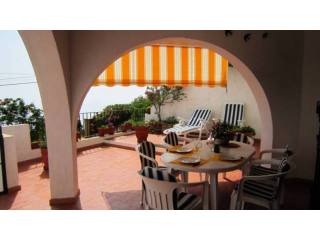 APARTMENT WITH EXCELLENT SEA VIEWS IN..