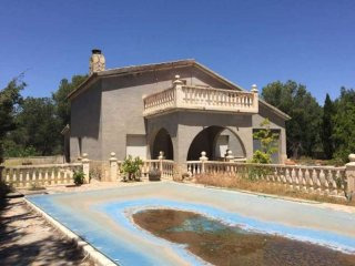 Beautiful 5 Bedroom Large Villa For..