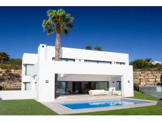 4 Bedrooms - Villa - Malaga - For Sale