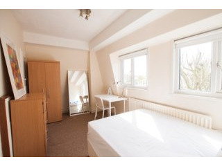 Single with double bed near Southfields..