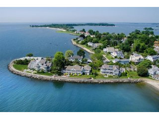 6 bedroom House For Sale: 21 E Point..