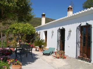 A 3 Bedroom Villa Renovated to an..