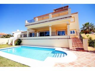 4 Bedrooms - Villa - Malaga - For Sale