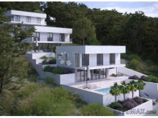 Građevinsko zemljište s projektom vile i bazenom – Novigrad