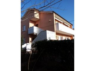Grad Krk-apartmanska kuća za investiciju!