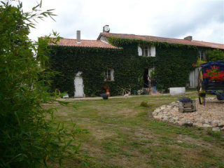 Perigord : 2-Bedroom-Farmhouse + House..
