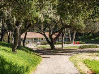 3 bedroom Apartment For Sale: 4140 Oak..