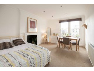 Single with double bed near Kilburn..