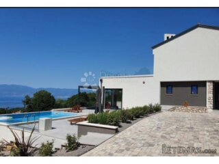 Atraktivna villa sa panoramskim pogledom na more