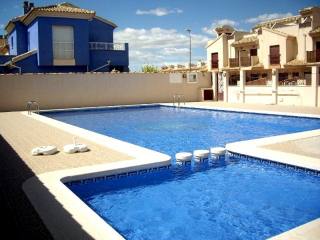 Townhouse close to amenities and train