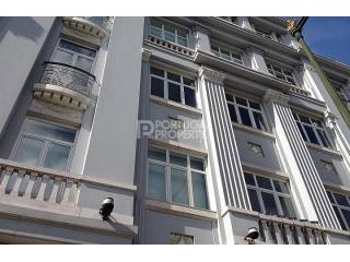 4 bedroom Duplex in a Restored..
