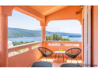 Prekrasan apartman s pogledom na more!