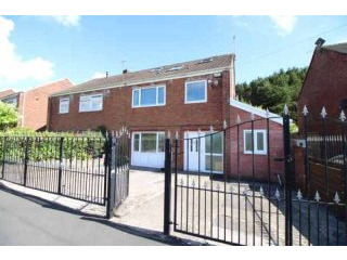 4 bedroom, Semi-detached House house..