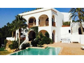 Villa with direct access to the sea