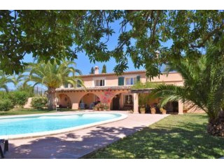 Great country home with 3 houses, pool..