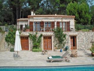 Charming country house in a quiet..