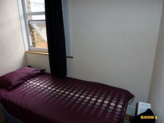 Single with single bed near Turnpike..