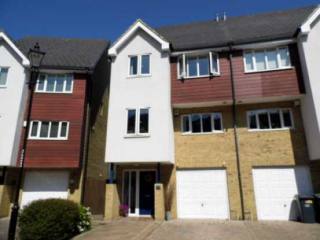 4 bedroom, Semi-detached House house..