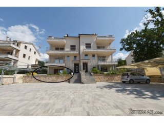 Apartman s okućnicom, Njivice!!