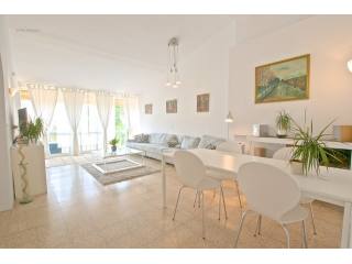 Apartment - Totally renovated spacious..