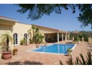 4 Bedrooms - Villa - Malaga - For Sale