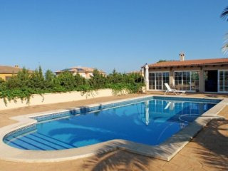 Beautiful Villa With Large Garden In Sa..