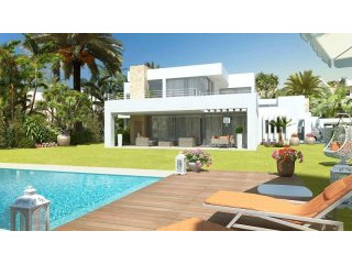 4 Bedrooms - Land - Malaga - For Sale
