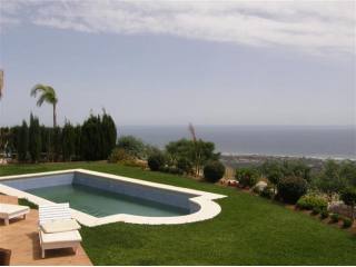 Villa - EXCLUSIVE !! Fantastic newly..