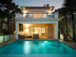 3 Bedroom Villa For Sale In La Campana..