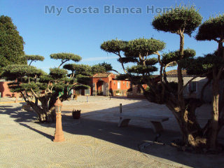 Large Villa With Courtyard In..