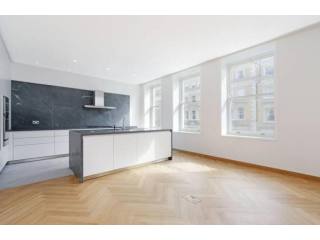 2 bed flat to rent in De Vere Gardens..