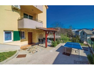 Apartman s 3 sobe i okućnicom! Uvala Soline!
