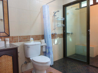 3 bedroom pool-home in top..