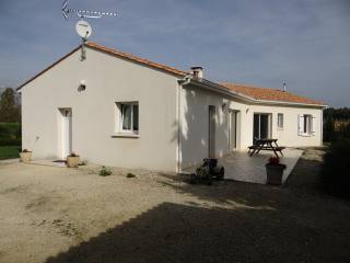 Charente, In A Quiet Hamlet : Bungalow..