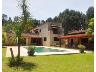 4 Bedroom House - For Rent - Pinares