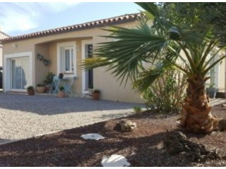 Single Storey Villa Near The Beach